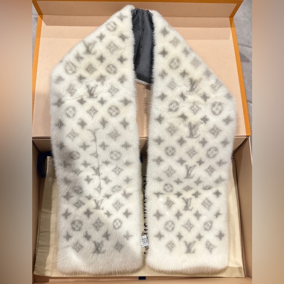 Louis Vuitton Monogram White Mink Stole - Picture 5 of 8